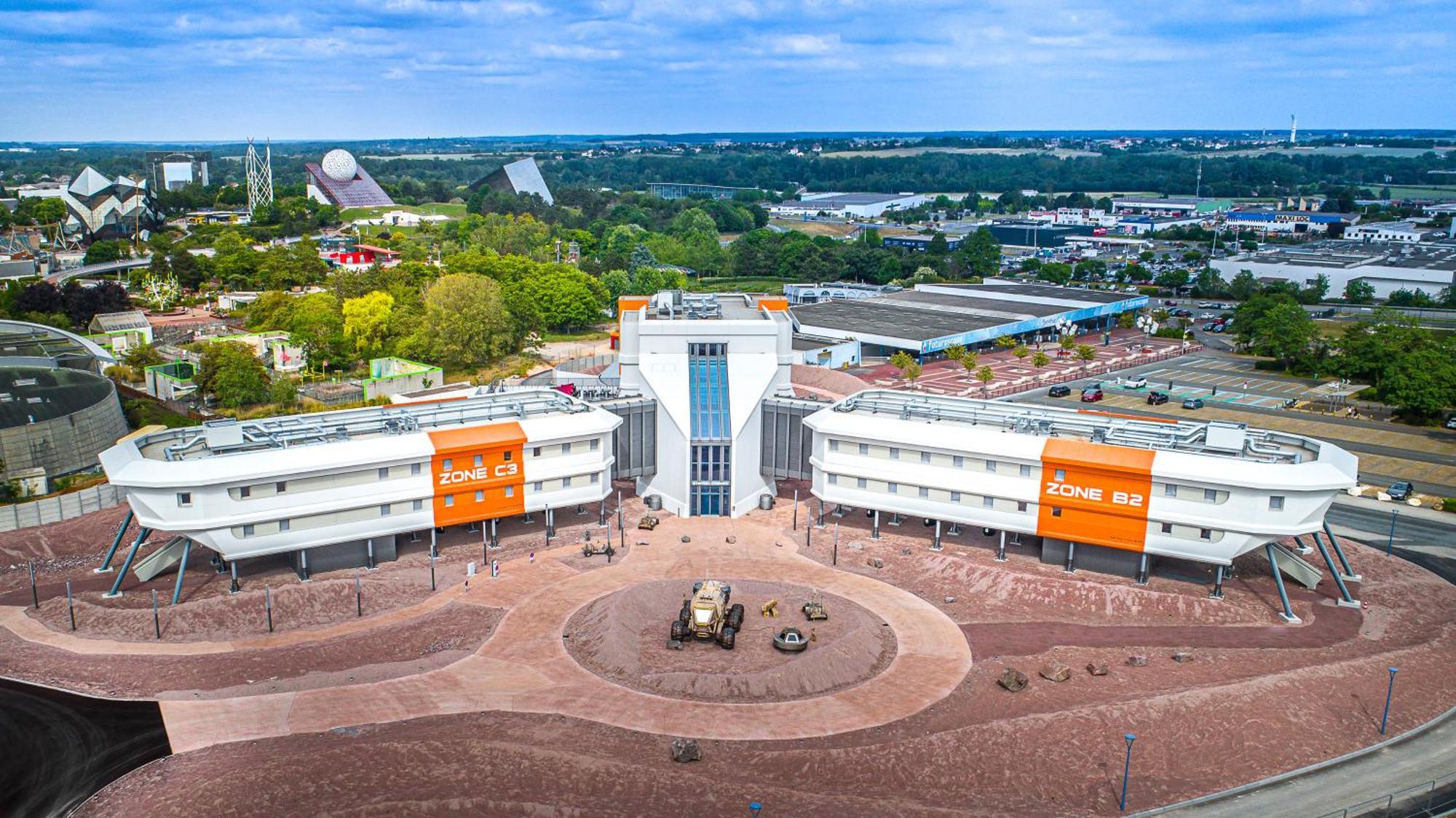 Hotel Station Cosmos Chasseneuil-du-Poitou Bagian luar foto